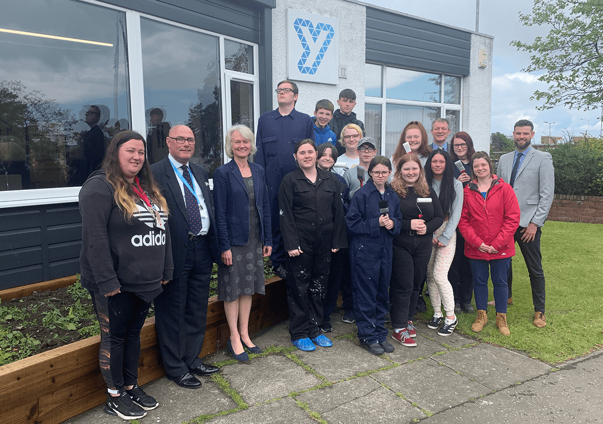 Fife College Prince’s Trust students roll up sleeves to give YMCA Glenrothes a helping hand